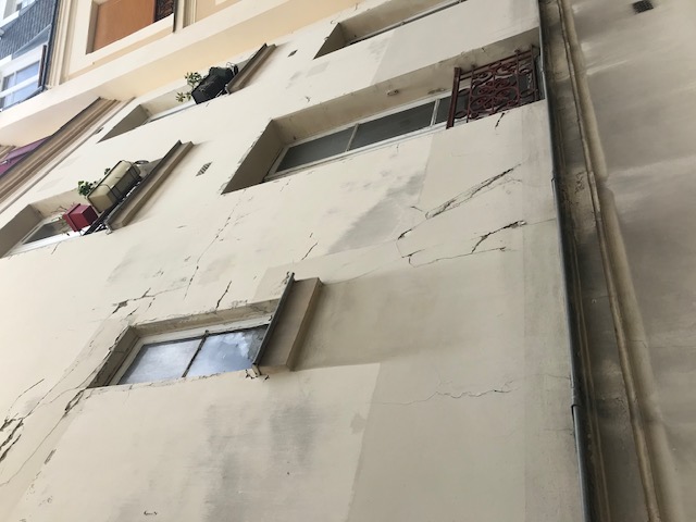 Sinistre bâtiment — fissures de façade — Paris